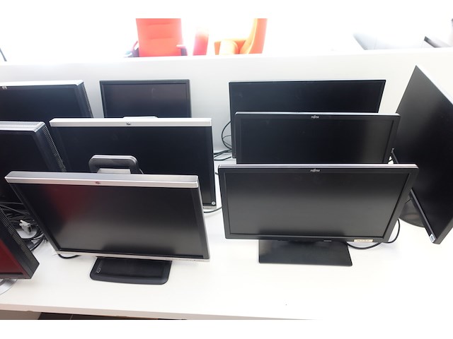 10 diverse computerschermen - afbeelding 6 van  6