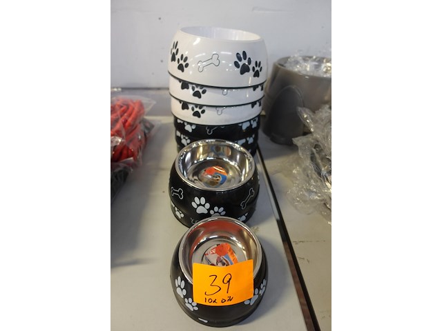 10 diverse drinkbakjes - afbeelding 1 van  4