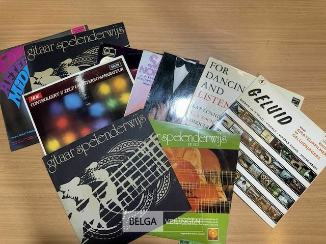 ± 10 diverse langspeelplaten various artists/bands vinyl - afbeelding 2 van  4