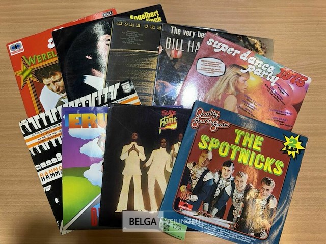 ± 10 diverse langspeelplaten various artists/bands vinyl - afbeelding 1 van  4