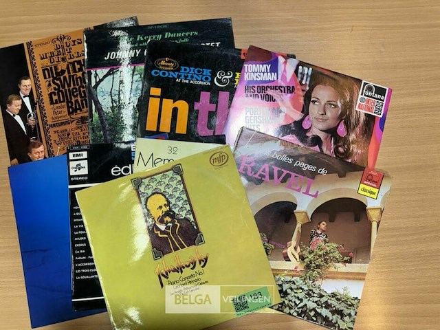 ± 10 diverse langspeelplaten various artists/bands vinyl - afbeelding 2 van  4