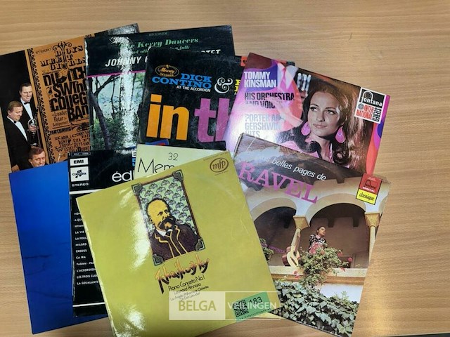 ± 10 diverse langspeelplaten various artists/bands vinyl - afbeelding 3 van  4