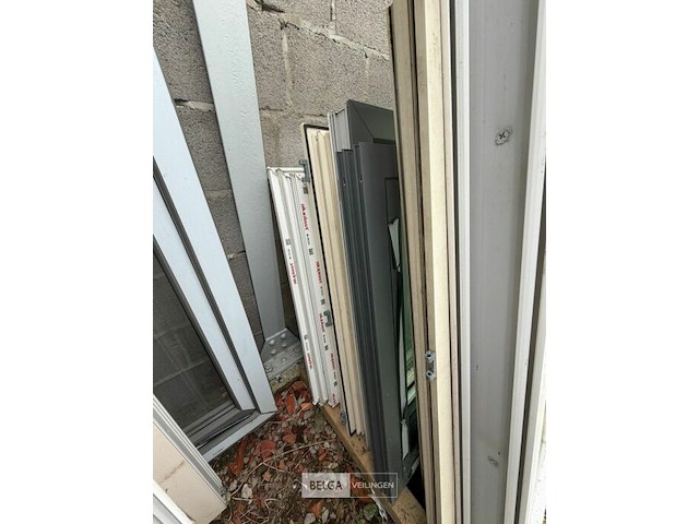 ± 10 diverse pvc ramen - afbeelding 2 van  2