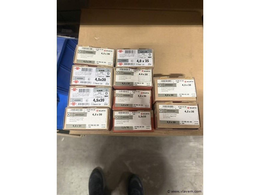 Div. gereedschap e.a., wo. lasapparaten, sleutels, boren, compressoren, speakers, soundbars, bevestigingsmateriaal enz.