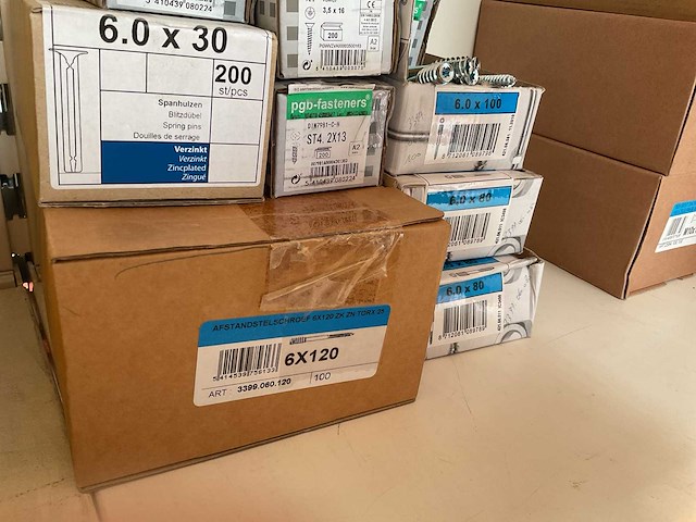 10 dozen afstandsschroeven; inox schroeven - afbeelding 4 van  4