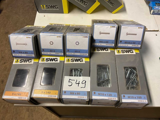 10 dozen hout bouten moeren en nagels - afbeelding 1 van  7