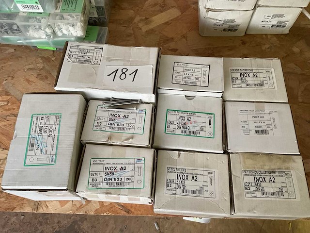 10 dozen inox schroeven en bouten - afbeelding 1 van  5