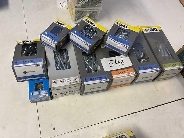 10 dozen schroeven bouten en bolmoeren - afbeelding 1 van  6