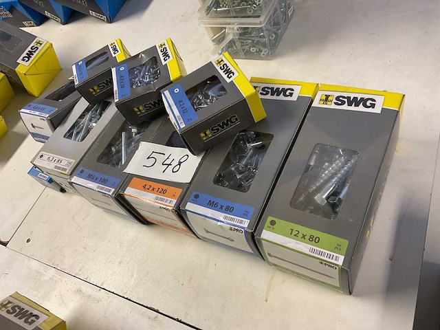 10 dozen schroeven bouten en bolmoeren - afbeelding 6 van  6