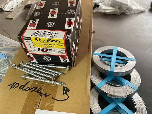 10 dozen schroeven en 4 rollen bandijzer - afbeelding 2 van  4