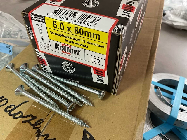 10 dozen schroeven en 4 rollen bandijzer - afbeelding 3 van  4