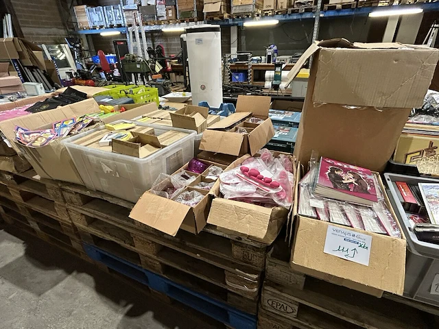 10 dozen vol materiaal - afbeelding 1 van  7