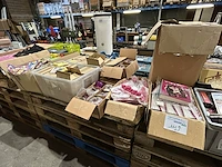 10 dozen vol materiaal