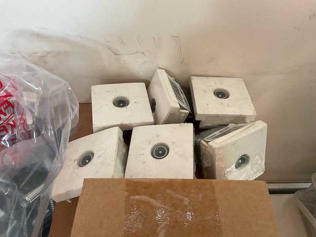 10 dozen zeskantbouten; schroeven - afbeelding 8 van  8