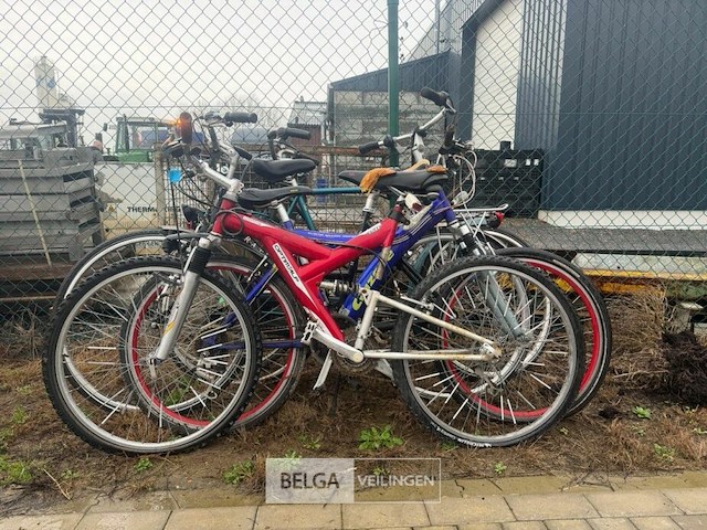 10 fietsen - afbeelding 1 van  4