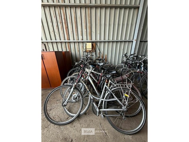 10 fietsen - afbeelding 1 van  10