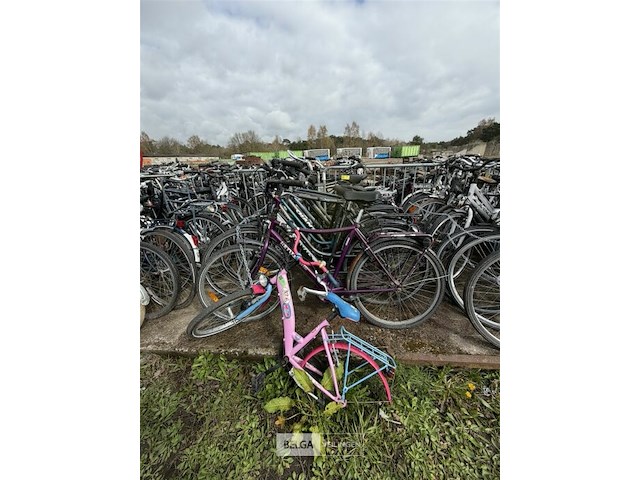 10 fietsen - afbeelding 1 van  1