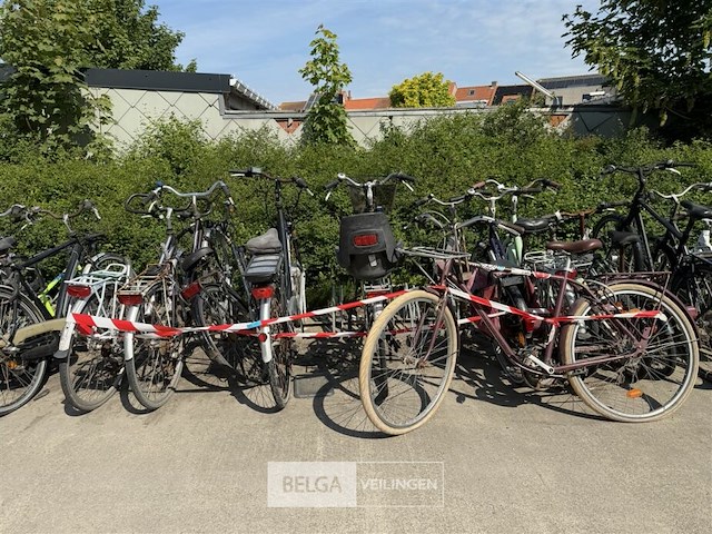 10 fietsen - afbeelding 1 van  4