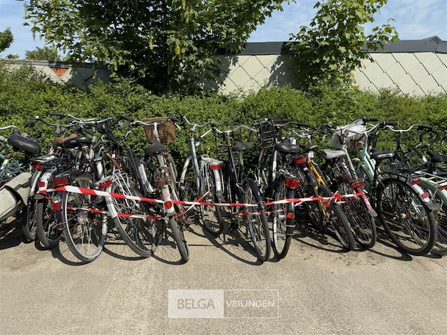 10 fietsen - afbeelding 1 van  4
