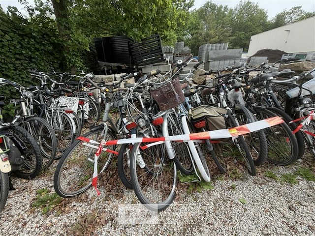 10 fietsen - afbeelding 1 van  4