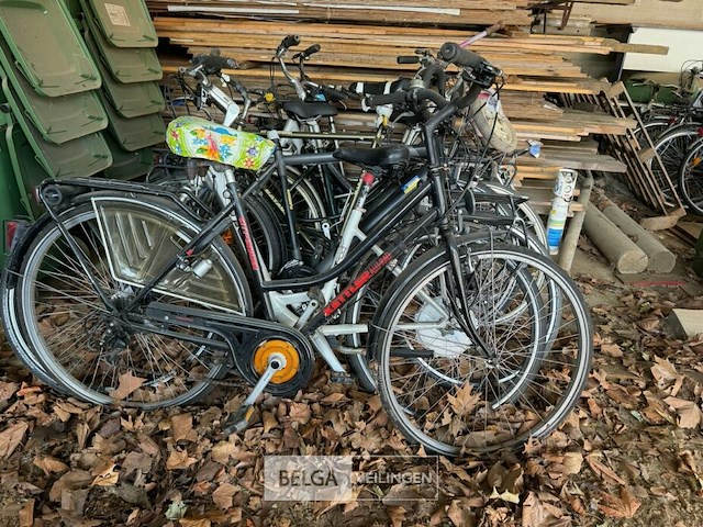 ± 10 fietsen - afbeelding 1 van  4