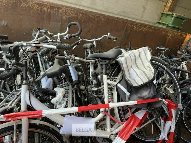 ± 10 fietsen - afbeelding 1 van  1