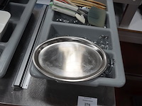 10 frietmandjes, inox rekje met 2 leggers , 6 mengkommen, 2 pvc bestek bakken, 4 pvc dienbladen, ca. 30 inox schalen, 10 menukaarten coca cola (2,4,5,9,14,15,22) - afbeelding 3 van  12