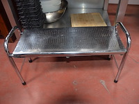 10 frietmandjes, inox rekje met 2 leggers , 6 mengkommen, 2 pvc bestek bakken, 4 pvc dienbladen, ca. 30 inox schalen, 10 menukaarten coca cola (2,4,5,9,14,15,22) - afbeelding 6 van  12