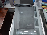 10 frietmandjes, inox rekje met 2 leggers , 6 mengkommen, 2 pvc bestek bakken, 4 pvc dienbladen, ca. 30 inox schalen, 10 menukaarten coca cola (2,4,5,9,14,15,22) - afbeelding 10 van  12