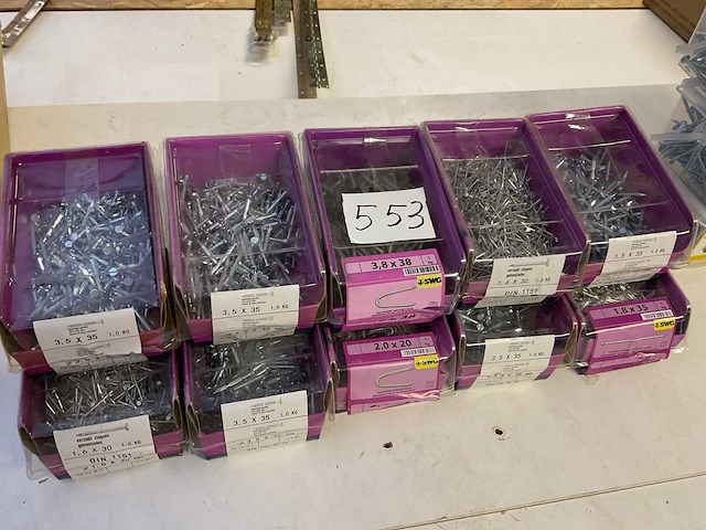 10 grijp bakjes met nagels en krammen - afbeelding 1 van  5