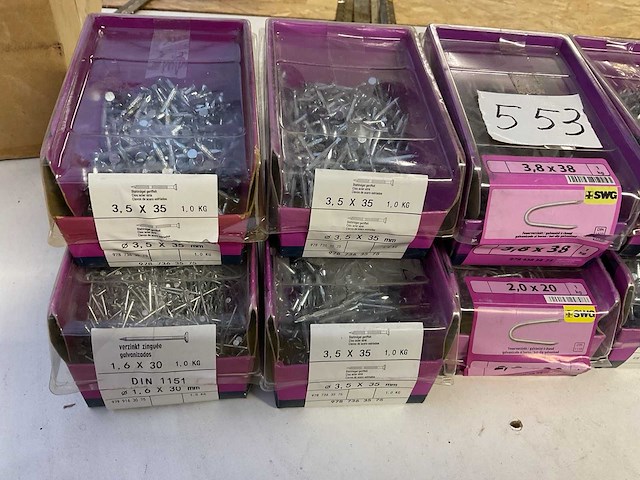 10 grijp bakjes met nagels en krammen - afbeelding 2 van  5