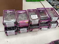 10 grijp dozen met nagels - afbeelding 1 van  6