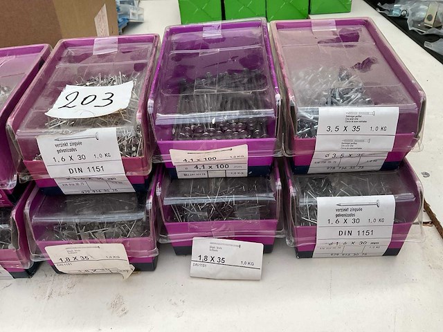 10 grijp dozen met nagels - afbeelding 2 van  6