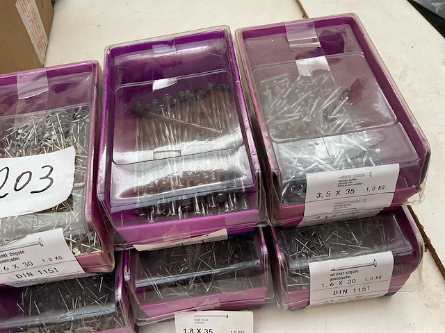 10 grijp dozen met nagels - afbeelding 3 van  6