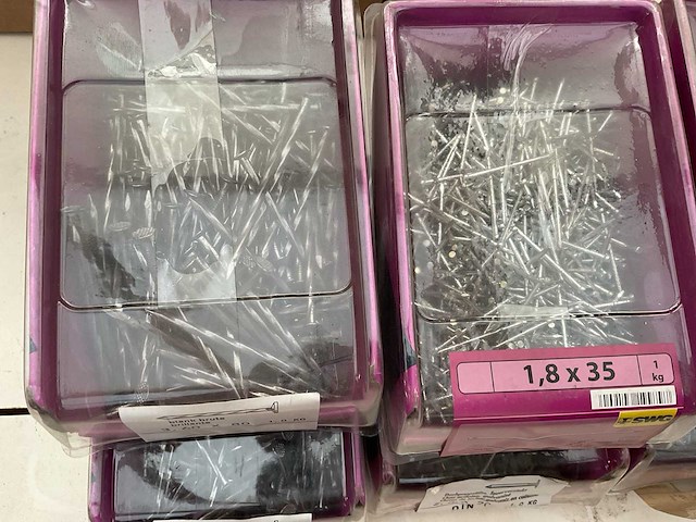 10 grijp dozen met nagels - afbeelding 6 van  6