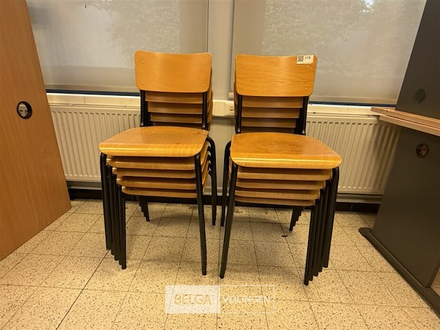 10 houten stoelen - afbeelding 1 van  2
