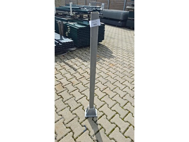 10 kunststof paal 110cm met voet - afbeelding 1 van  3