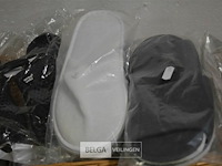 ±10 paar sloffen en 2 paar croxs