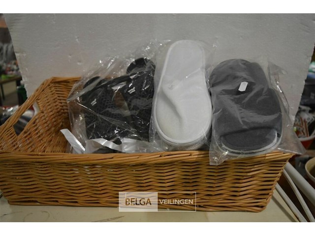 ±10 paar sloffen en 2 paar croxs - afbeelding 2 van  3