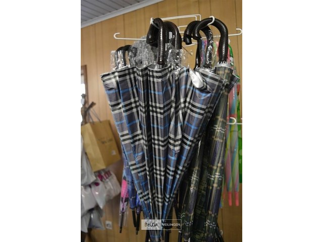 ±10 paraplu`s div kleuren - afbeelding 1 van  3