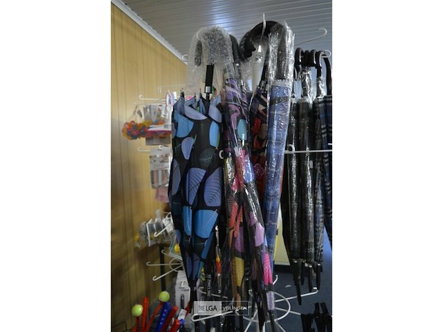 ±10 paraplu`s div kleuren - afbeelding 1 van  3