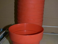 10 plastieken bloempotten - afbeelding 1 van  2
