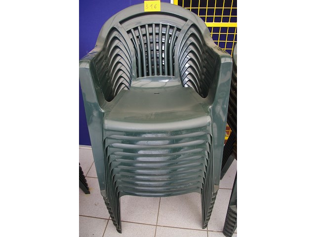 10 pvc tuinstoelen - afbeelding 1 van  1