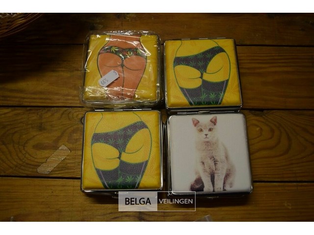 ±10 sigarettendoosjes - afbeelding 1 van  3