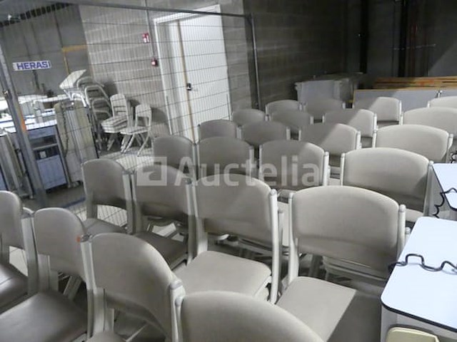 10 stoelen - afbeelding 2 van  6
