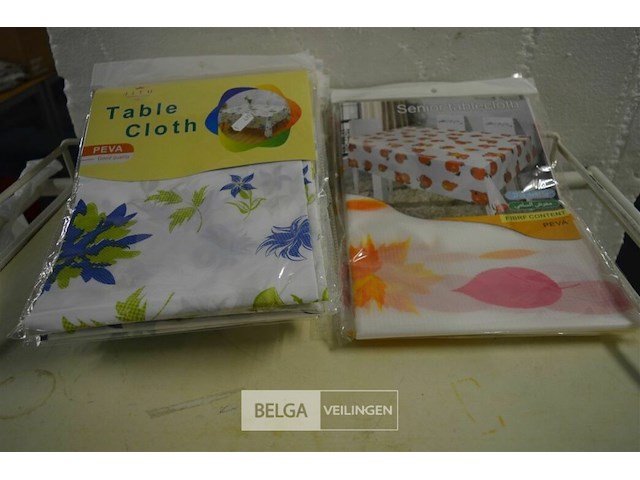10 tafelkleed 137x183cm(2x) - 137x137cm(8x) - afbeelding 1 van  3