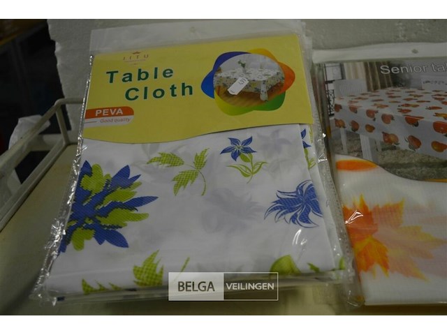 10 tafelkleed 137x183cm(2x)137x137cm(8x) - afbeelding 2 van  3