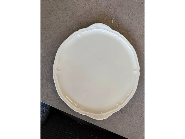 10 taupe/grijze porseleinen borden villeroy & boch, groot wit porseleinen bord villeroy & boch, (fruit)schaal leonardo, kristallen asbak royales de champagne 1666, vintage villeroy & boch wildrose theepot - afbeelding 3 van  15