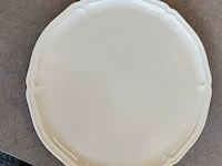 10 taupe/grijze porseleinen borden villeroy & boch, groot wit porseleinen bord villeroy & boch, (fruit)schaal leonardo, kristallen asbak royales de champagne 1666, vintage villeroy & boch wildrose theepot - afbeelding 3 van  15