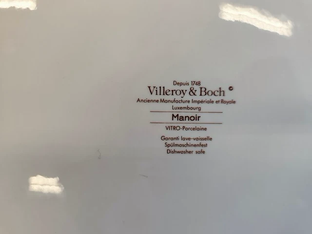 10 taupe/grijze porseleinen borden villeroy & boch, groot wit porseleinen bord villeroy & boch, (fruit)schaal leonardo, kristallen asbak royales de champagne 1666, vintage villeroy & boch wildrose theepot - afbeelding 4 van  15